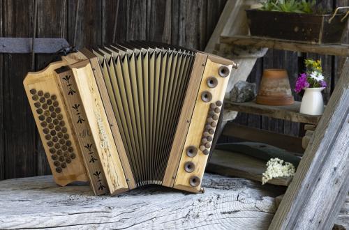 Grand Edelholz Ahorn/Nuss von Sammer Harmonika