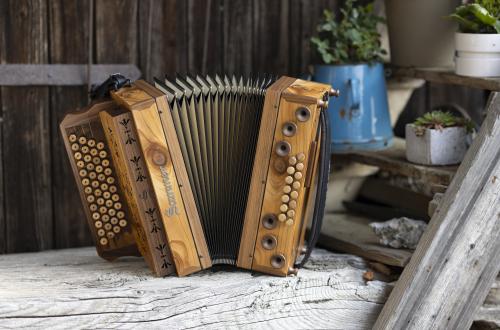 Grand Edelholz Zypresse von Sammer Harmonika