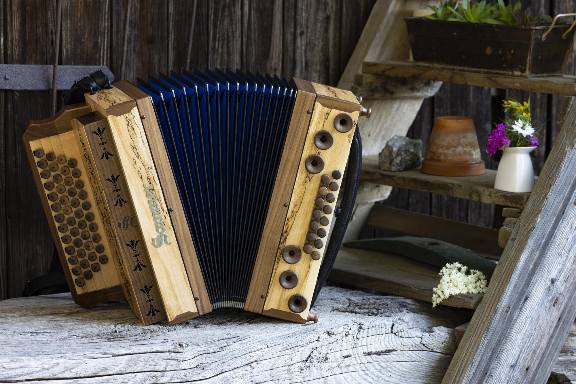 Grand Edelholz Ahorn/Räuchereiche von Sammer Harmonika