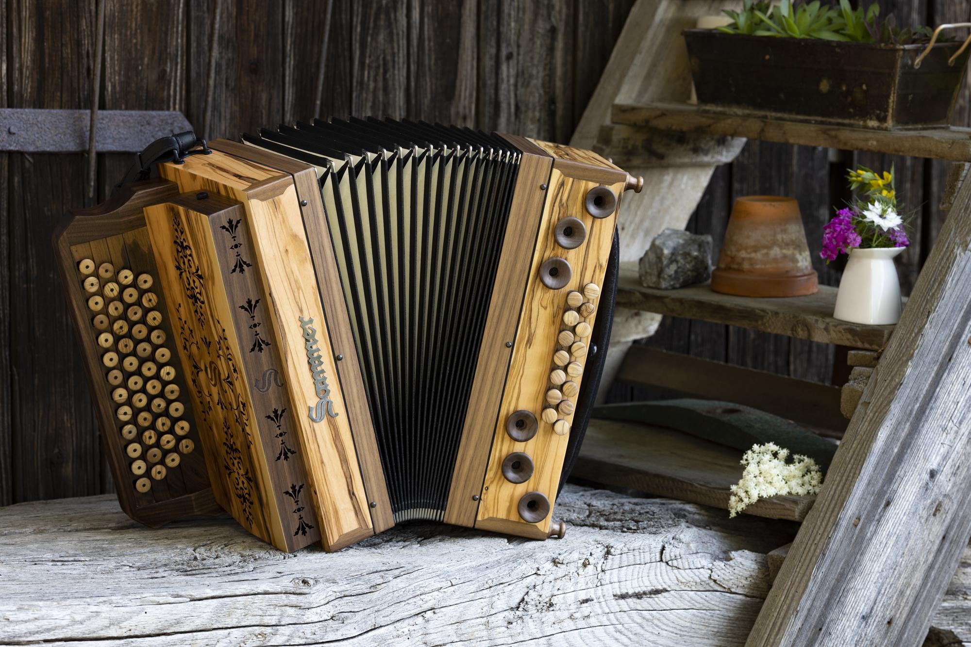 Grand Edelholz Olive von Sammer Harmonika