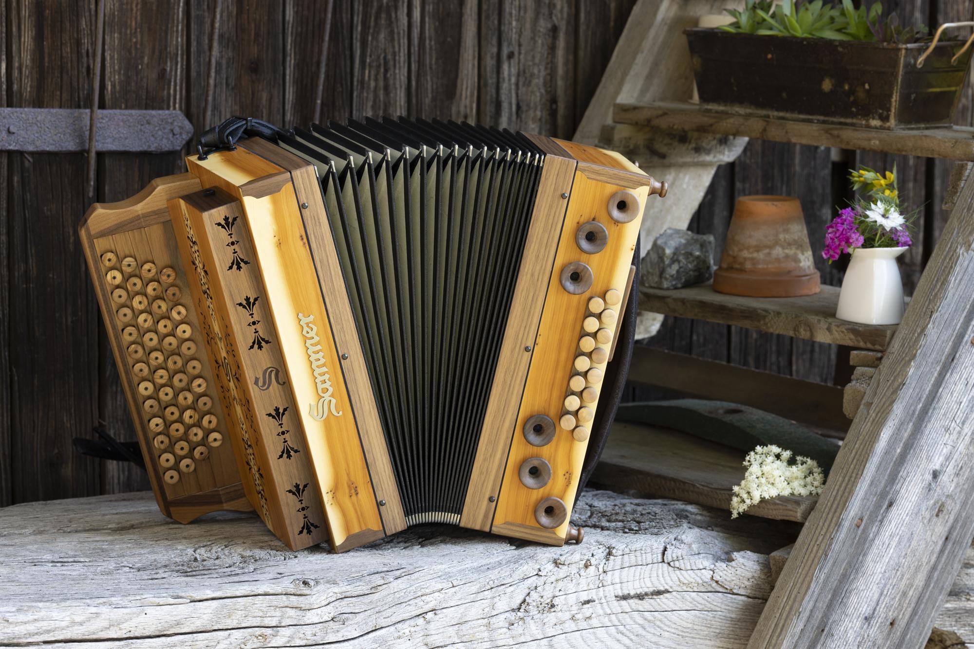 Grand Edelholz Eibe von Sammer Harmonika