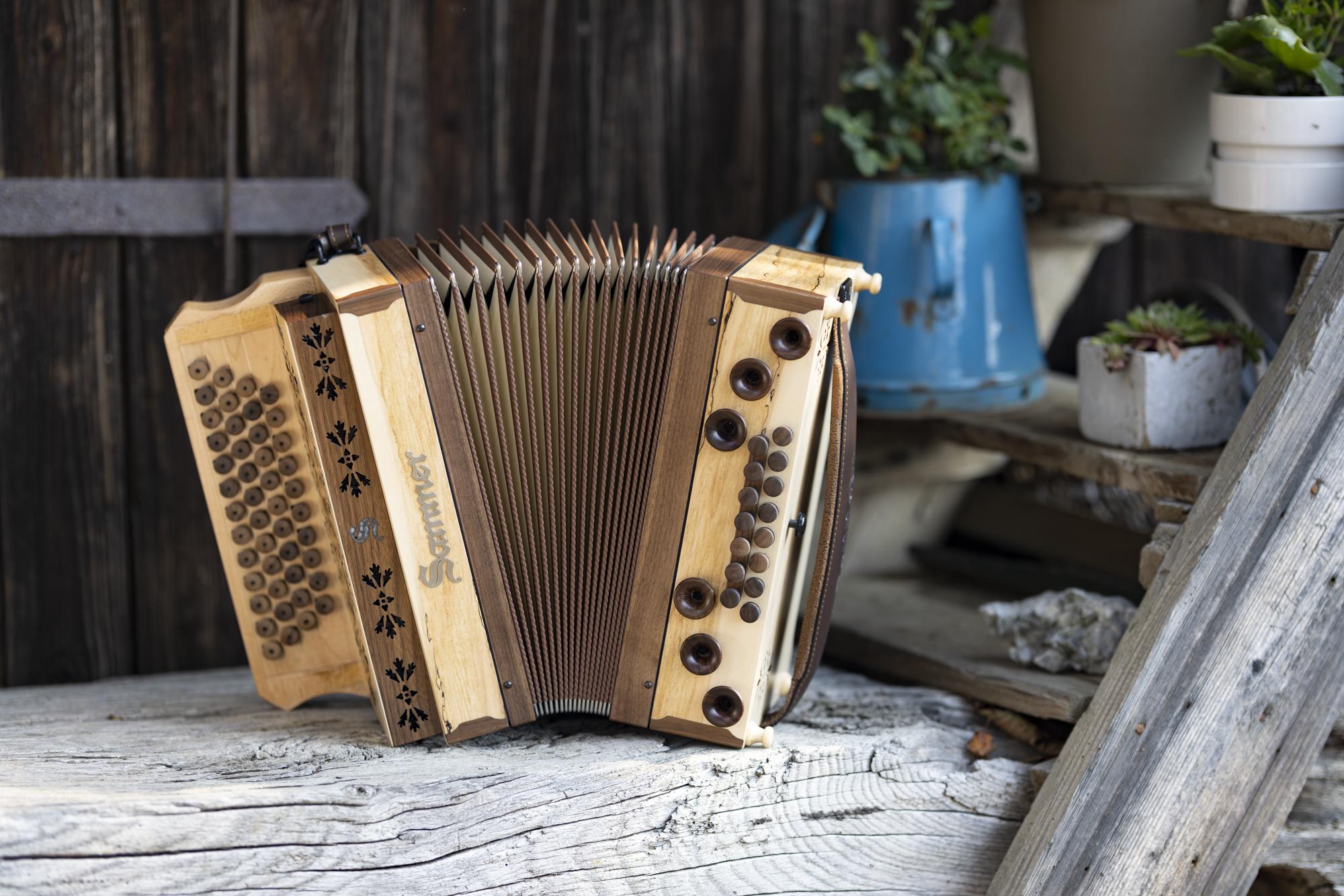 Grand Edelholz 36er Ahorn von Sammer Harmonika