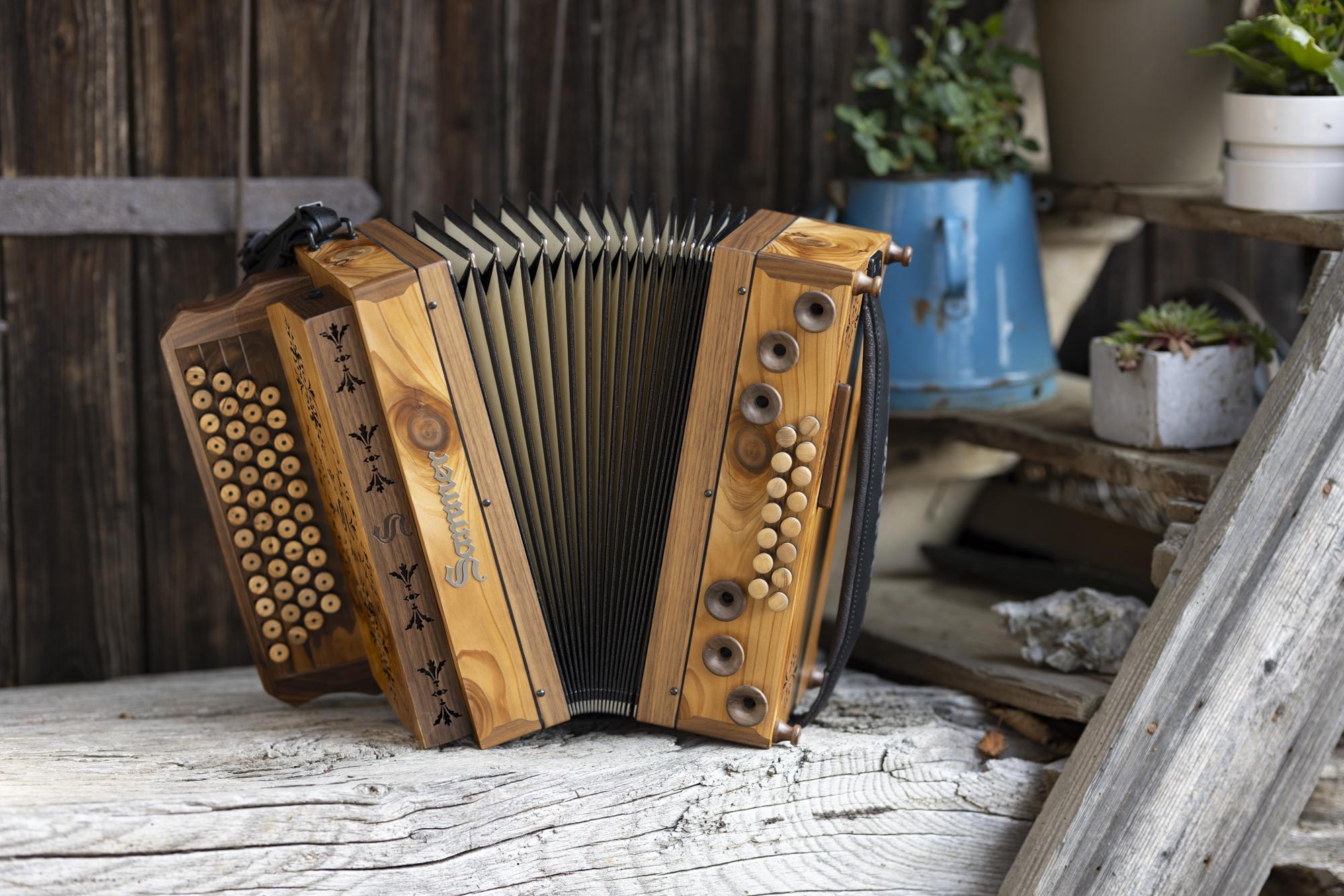 Grand Edelholz Zypresse von Sammer Harmonika