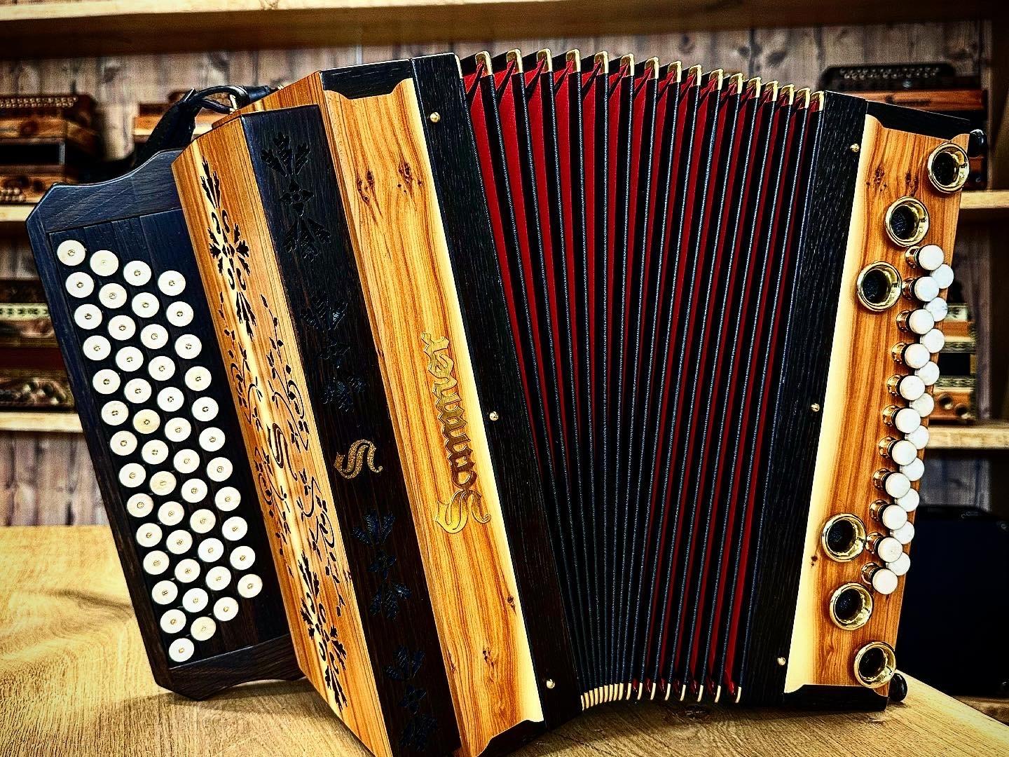 Grand Edelholz Eibe/Räuchereiche von Sammer Harmonika